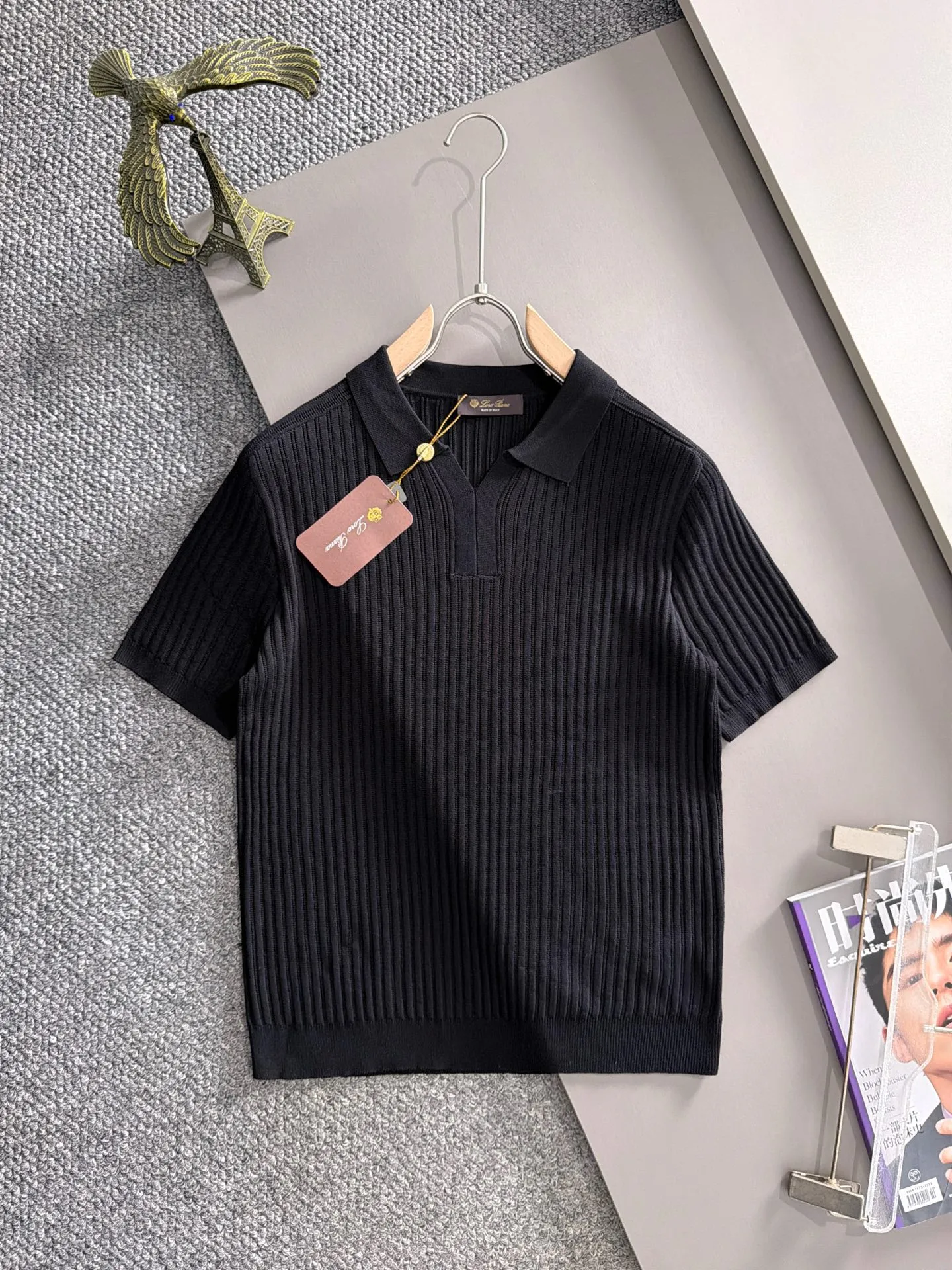 LP high quality Loro Piana 26ss New Arrival men's short-sleeved T-shirt. Made of combed cotton yarn knitted cotton fabric, no pressure when entering and exiting the counter. Exclusive control of raw materials. It feels substantial when weighed, and the upper body is more textured than ordinary T-shirts. This texture can handle the weather easily and is suitable for both hot and cold! Loose fit design, looks noble. The only correct version is available Size: M to 4XL